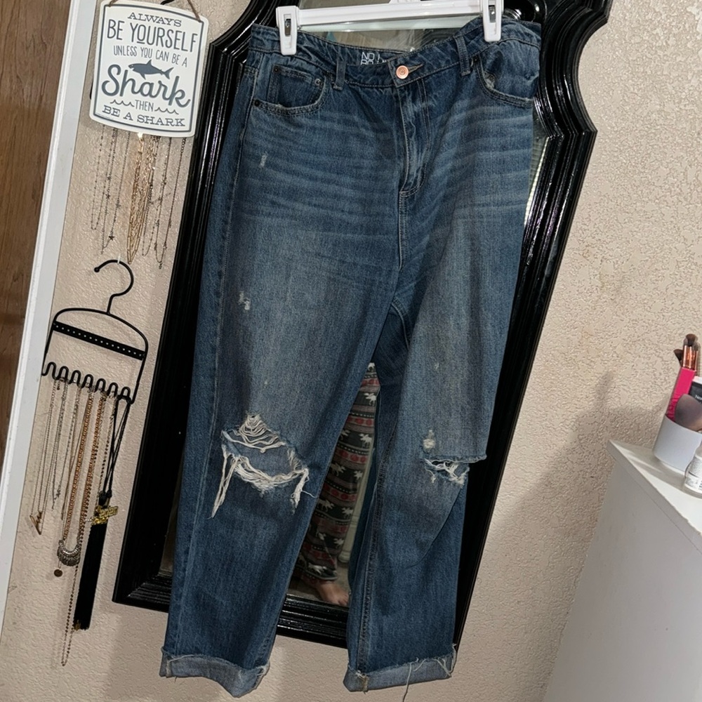 No boundaries ripped light colored jeans
